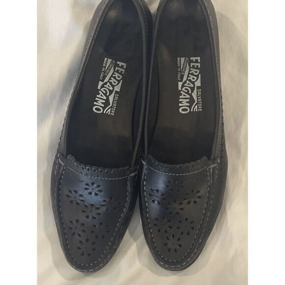 Salvatore Ferragamo Black Leather Flats 8.5 2A‎  Fits More Like 7-7.5